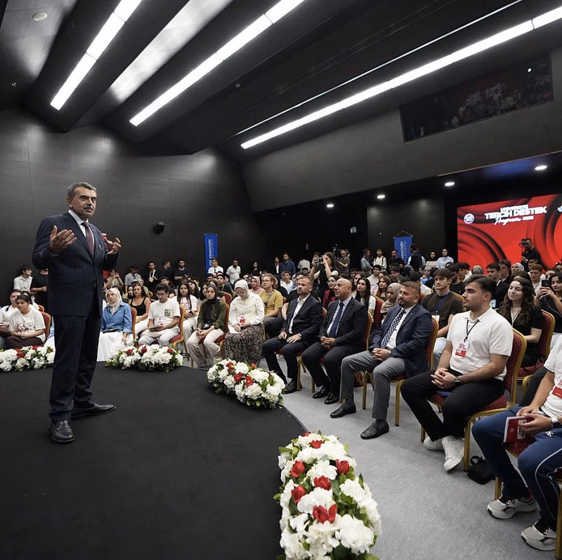 Bakan Yusuf Tekin Gençlerle Buluştu - Görsel 1