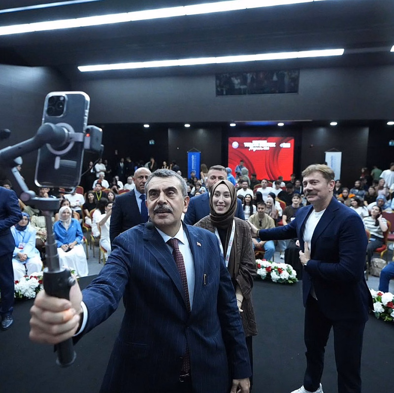 Bakan Yusuf Tekin Gençlerle Buluştu - Görsel 3