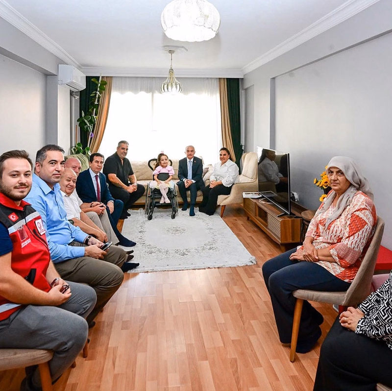 Kırklareli Valisi Uğur Turan'dan Minik İdil Ayşe'ye Ziyaret - Görsel 1