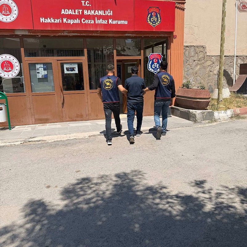 Hakkari'de Kesinleşmiş Hapis Cezası Olan 2 Firari Yakalandı - Görsel 1