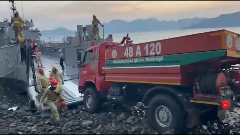 Marmaris'te Orman Yangınına Denizden Arazöz Müdahalesi - Görsel 3
