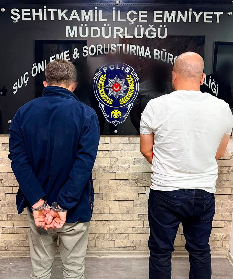 Gaziantep'te Emniyet Operasyonu: Ruhsatsız Silahlar ve Hapis Cezalı Şüpheli Yakalandı - Görsel 1