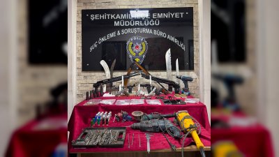 Gaziantep'te Emniyet Operasyonu: Ruhsatsız Silahlar ve Hapis Cezalı Şüpheli Yakalandı