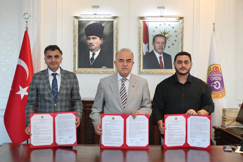 Ordu Altınordu'da Eğitime Hayırsever Desteği: Başöğretmen Anadolu Lisesi'ne Modern Kütüphane - Görsel 1