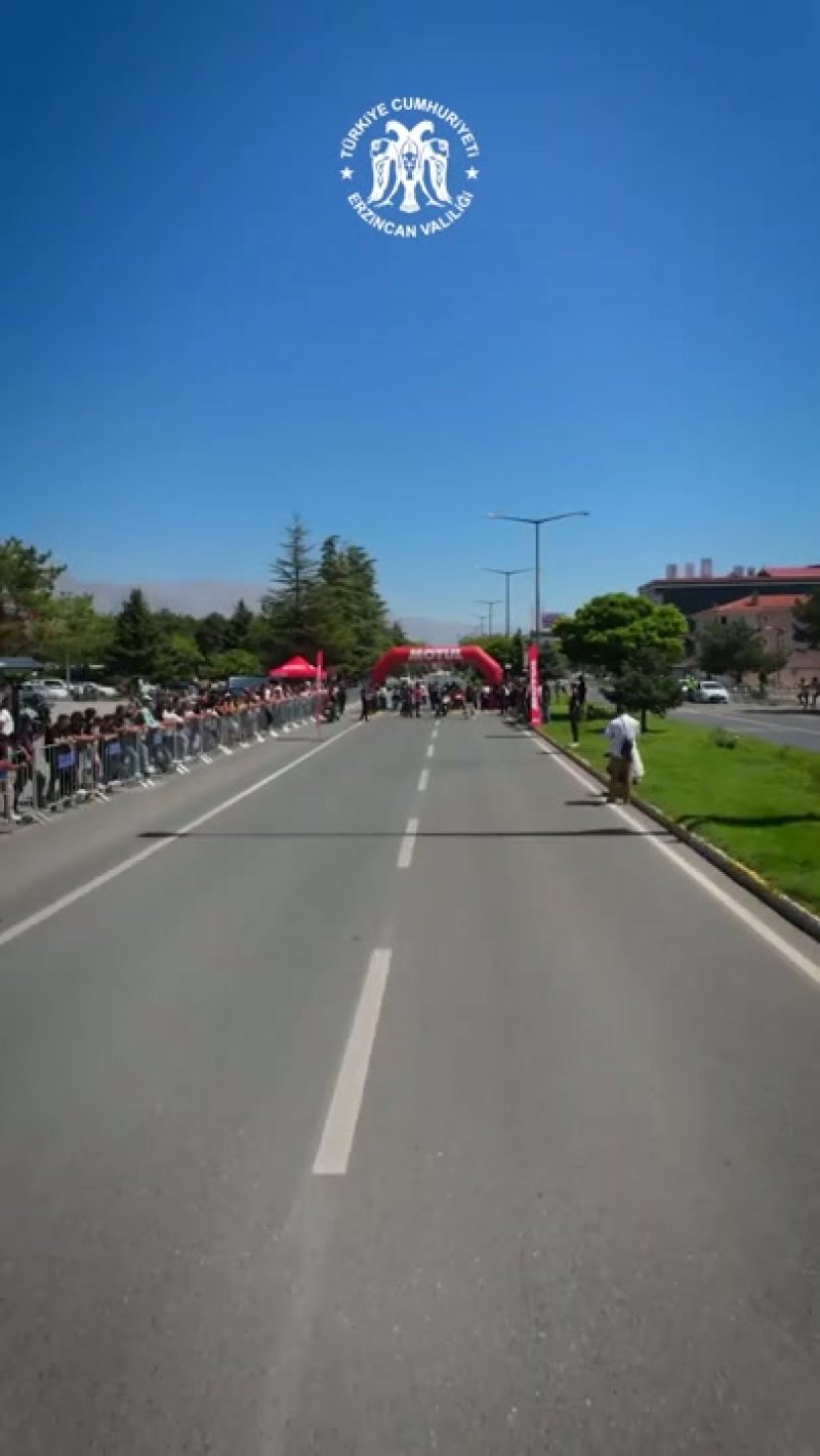 Erzincan'da Ergan Motofest Kapsamında Nefes Kesen Drag Yarışları Düzenlendi - Görsel 4