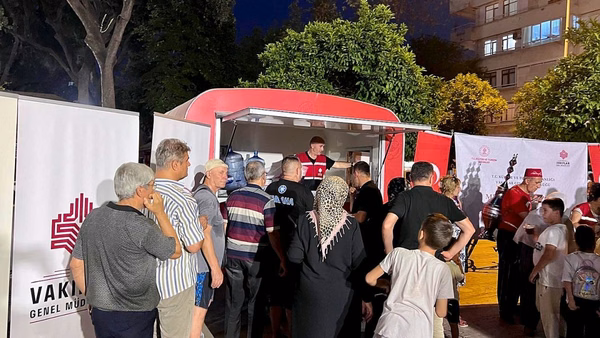 Antalya Vakıflar Bölge Müdürlüğü'nden Mevlid Kandili'nde Şerbet İkramı - Görsel 1