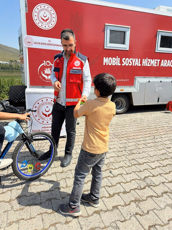 Ardahan'da Mobil Sosyal Hizmet Aracı Çıldır'da Vatandaşla Buluştu - Görsel 2