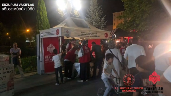 Erzurum'da Mevlit Kandili Dolayısıyla Limonata İkram Edildi - Görsel 1