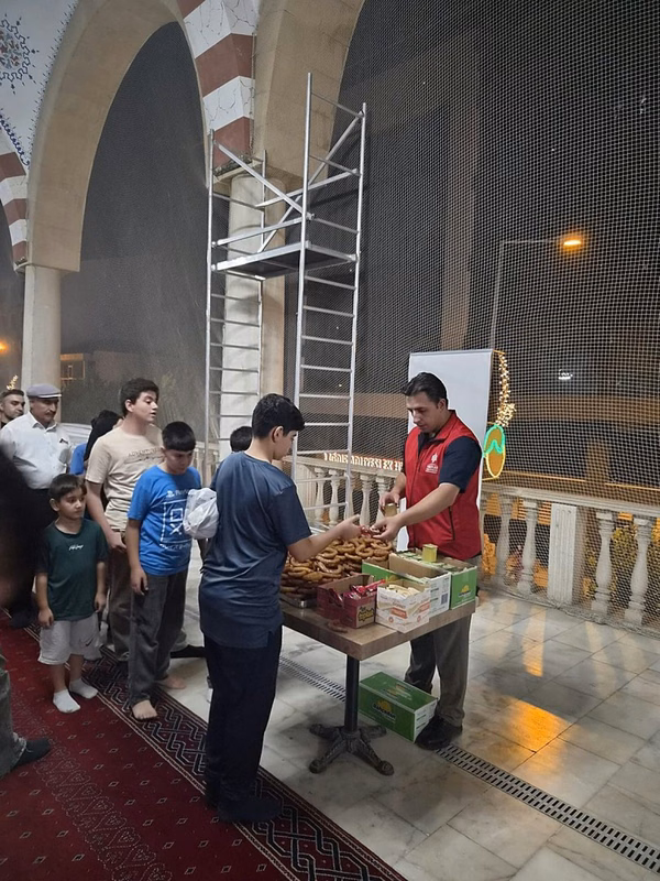 Erzurum Vakıflar Bölge Müdürlüğü'nden Kandil İkramı - Görsel 1