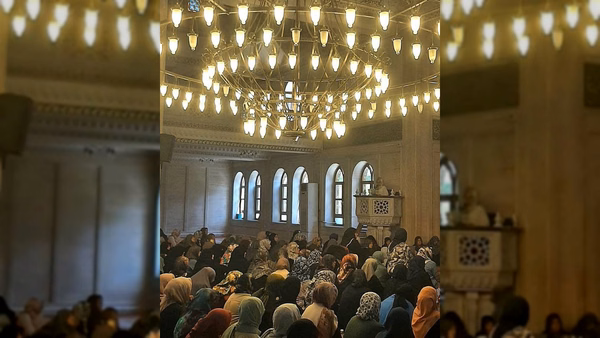 Konya'da Mevlid Kandili Coşkusu: Hacıveyiszade Camii'nde Kadınlara Özel Program - Görsel 1