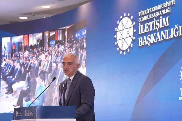 Bakan Ersoy: 1 milyar insan Türk dizilerini izliyor, hedefimiz turizm değeri - Görsel 1