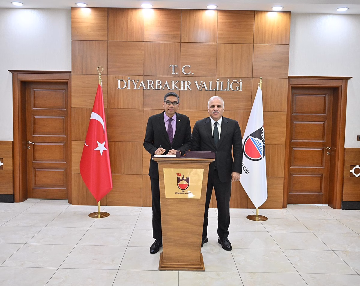 Malezya Büyükelçisi Shaffieq Diyarbakır Valisi Zorluoğlu'nu Ziyaret Etti